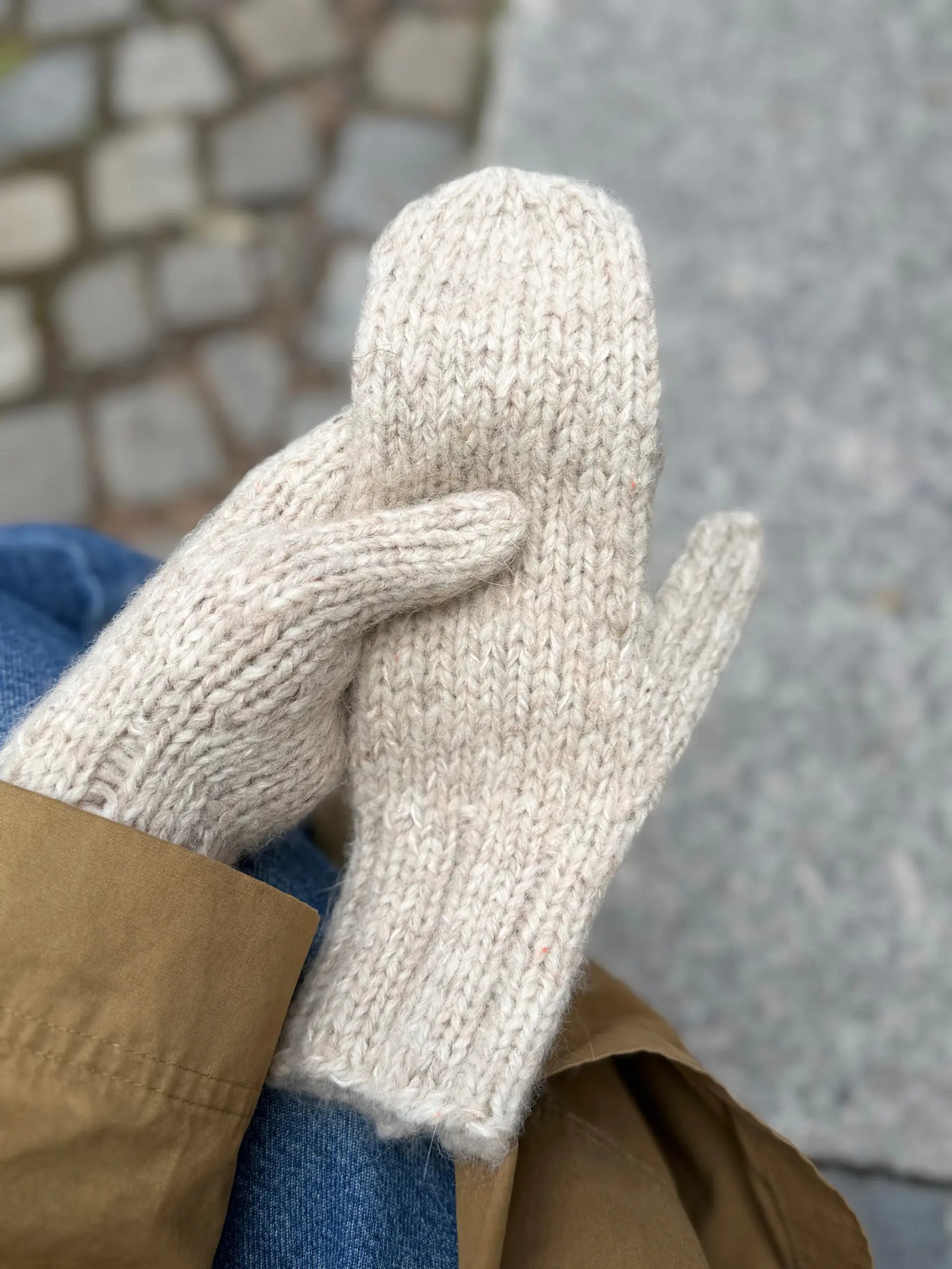 Heia Tweedvotter von Rauma in der Farbvariante Fivel 4078 und Alpakka Lin Tweed 11466