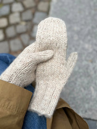 Heia Tweedvotter von Rauma in der Farbvariante Fivel 4078 und Alpakka Lin Tweed 11466
