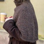 Heia Tweedcape von Rauma aus Fivel und Alpakka Lin Tweed – weicher Fall über die Schultern und Tweedmelierung