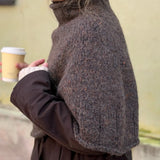 Heia Tweedcape von Rauma aus Fivel und Alpakka Lin Tweed – weicher Fall über die Schultern und Tweedmelierung