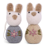 Weiße gefilzte Hasen mit Stickerei (2er Set)